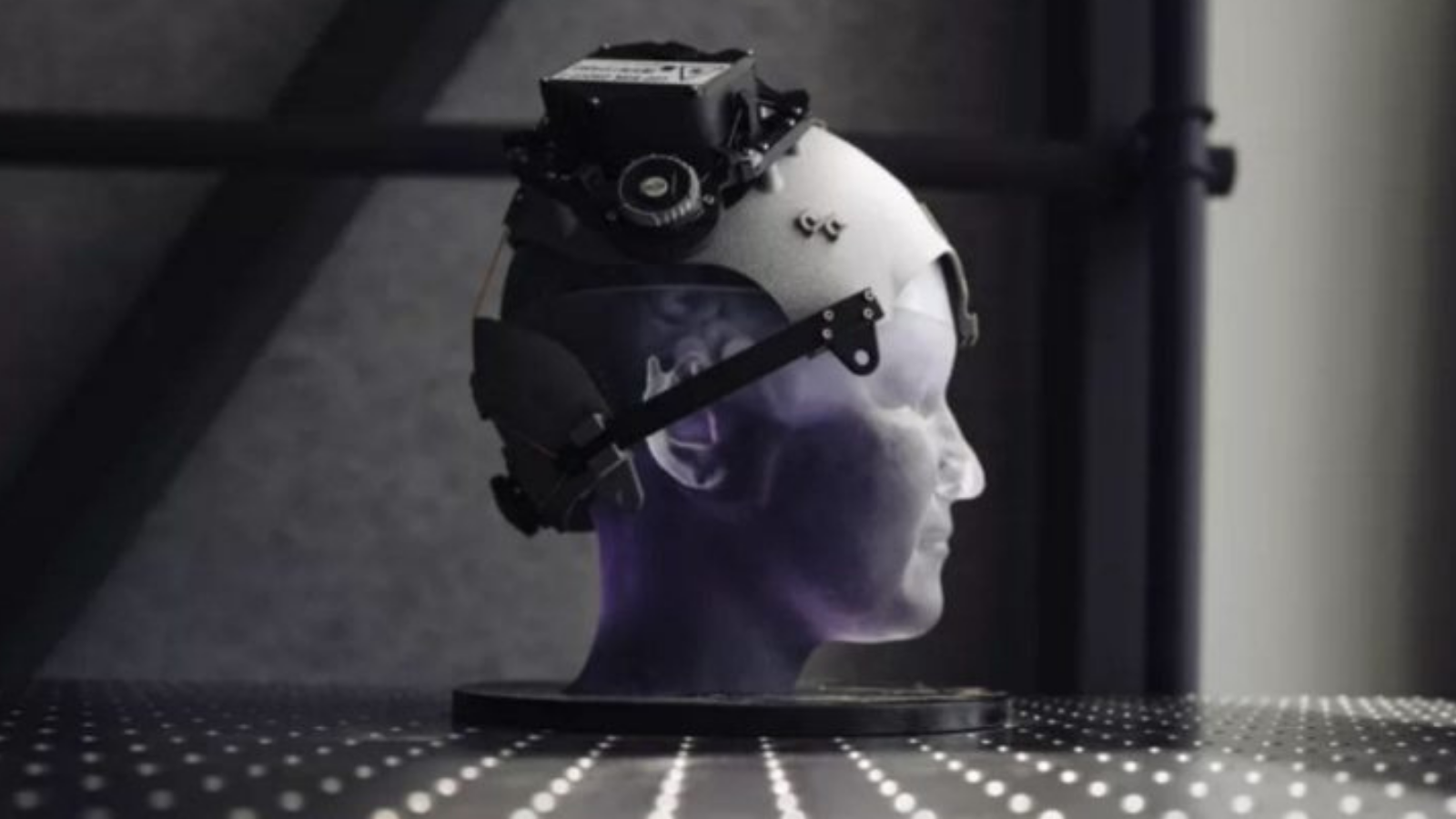 Imagen de una cabeza artificial con la neuroprótesis