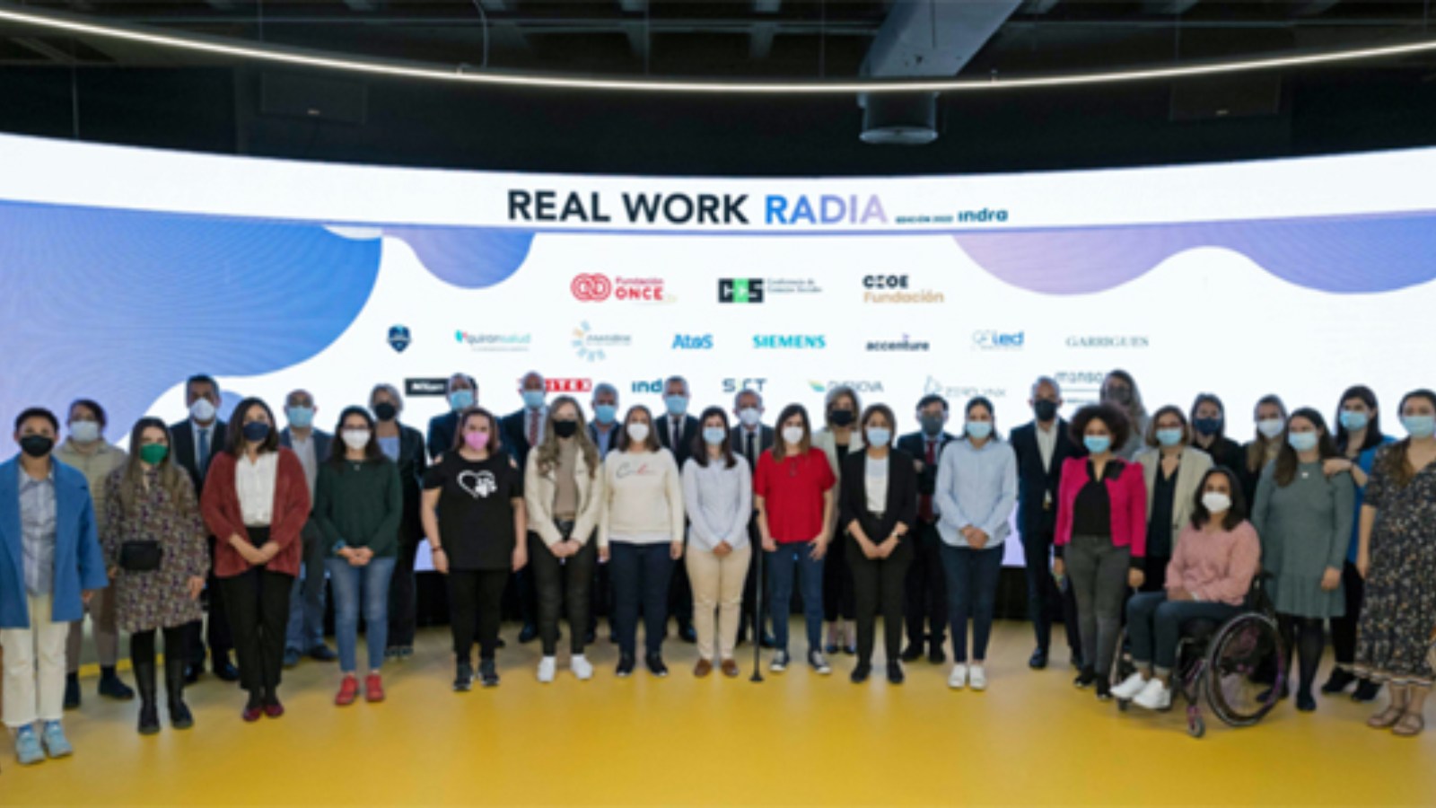 Fotografía de las personas participantes en la presentación de la tercera edición del programa Radia